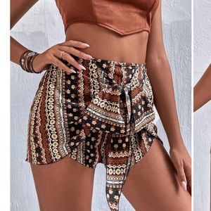 Geo print tie shorts